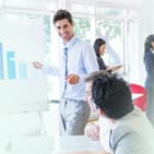Mentoria voltada para líderes que desejam desenvolver uma forma mais humana, empática e consciente de liderar. Através da inteligência emocional, os programas de mentoria promovem clareza e equilíbrio.