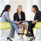 Programa especialmente desenhado para mulheres que lideram, dentro das empresas, das famílias ou de si mesmas. Para mulheres que buscam alinhar sua trajetória pessoal e profissional.